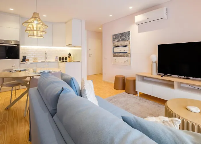 Modern Camoes Flat, In The Heart Of アパート *