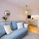 Modern Camoes Flat, In The Heart Of Appartamento