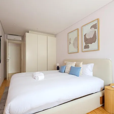 Apartman Modern Camoes Flat, In The Heart Of *