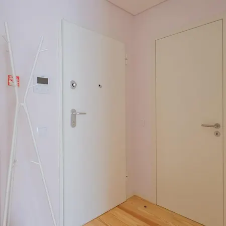Modern Camoes Flat, In The Heart Of Appartement *