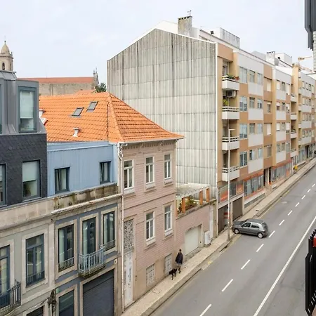 Modern Camoes Flat, In The Heart Of Appartement