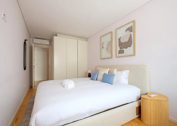 Διαμέρισμα Modern Camoes Flat, In The Heart Of *