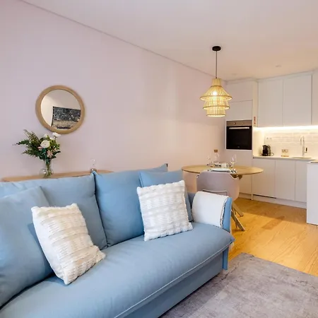 Modern Camoes Flat, In The Heart Of Apartamento