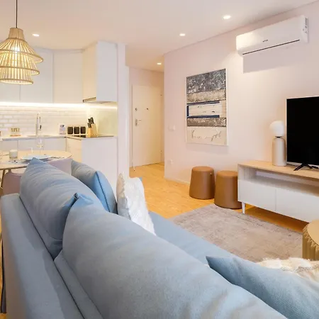 Modern Camoes Flat, In The Heart Of Apartamento *