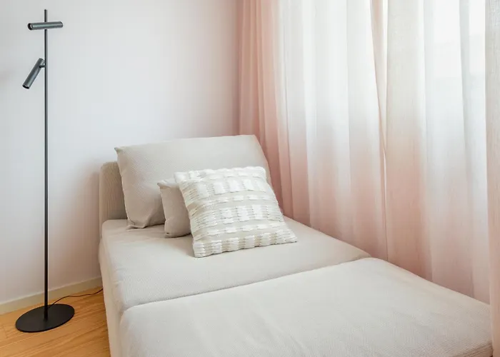 Апартаменты Modern Camoes Flat, In The Heart Of *