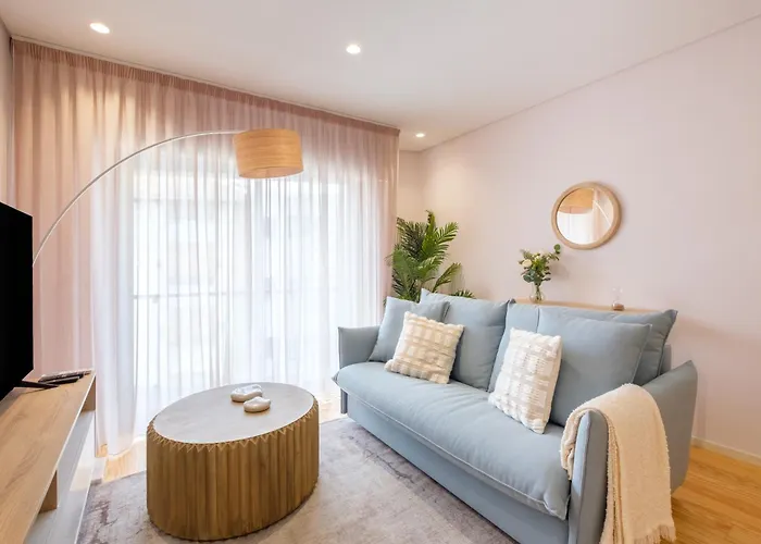 Апартаменты Modern Camoes Flat, In The Heart Of