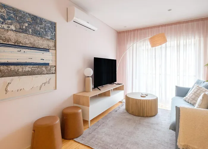 Апартаменты Modern Camoes Flat, In The Heart Of